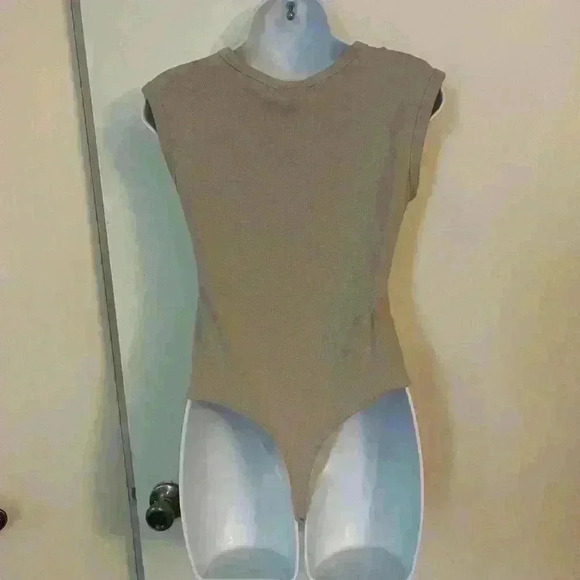 Universal Thread Bodysuit - Picture 2 of 2